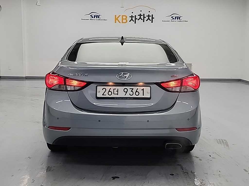 HYUNDAI Avante - Vista 3