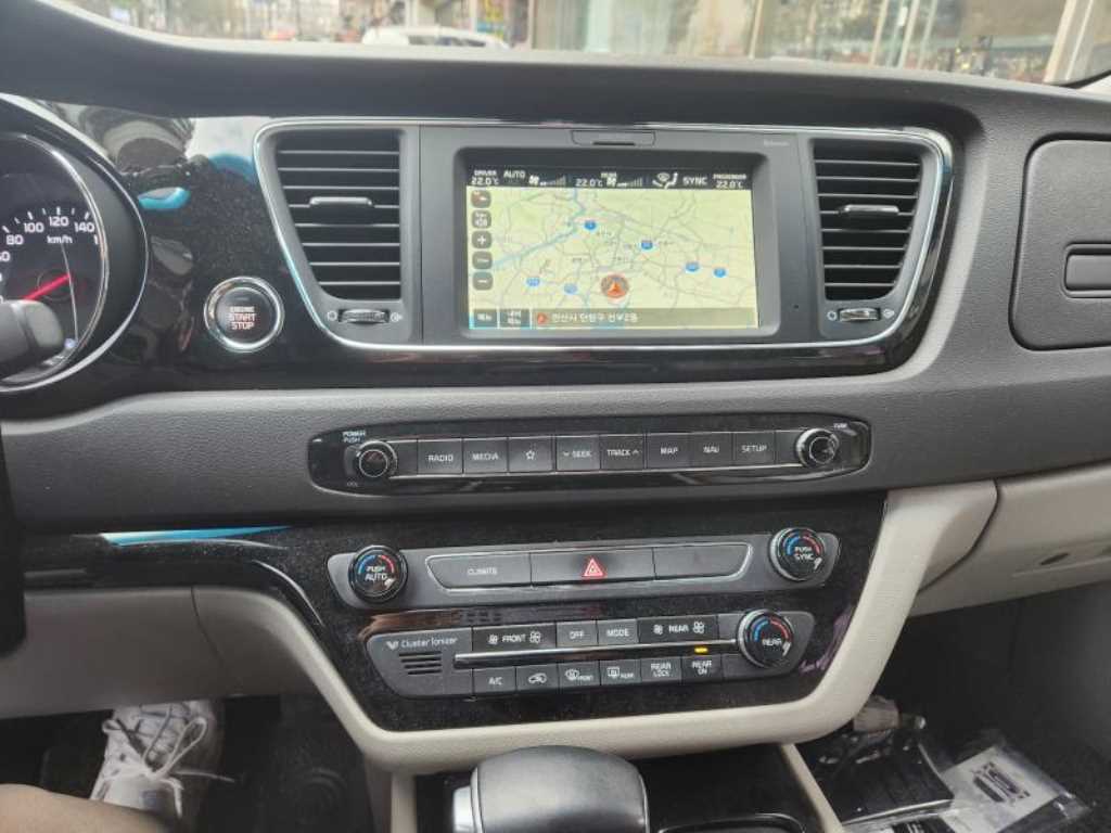 KIA Carnival - Vista 7