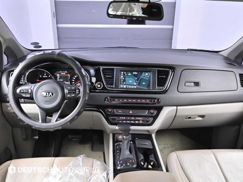 KIA Carnival - Vista 7