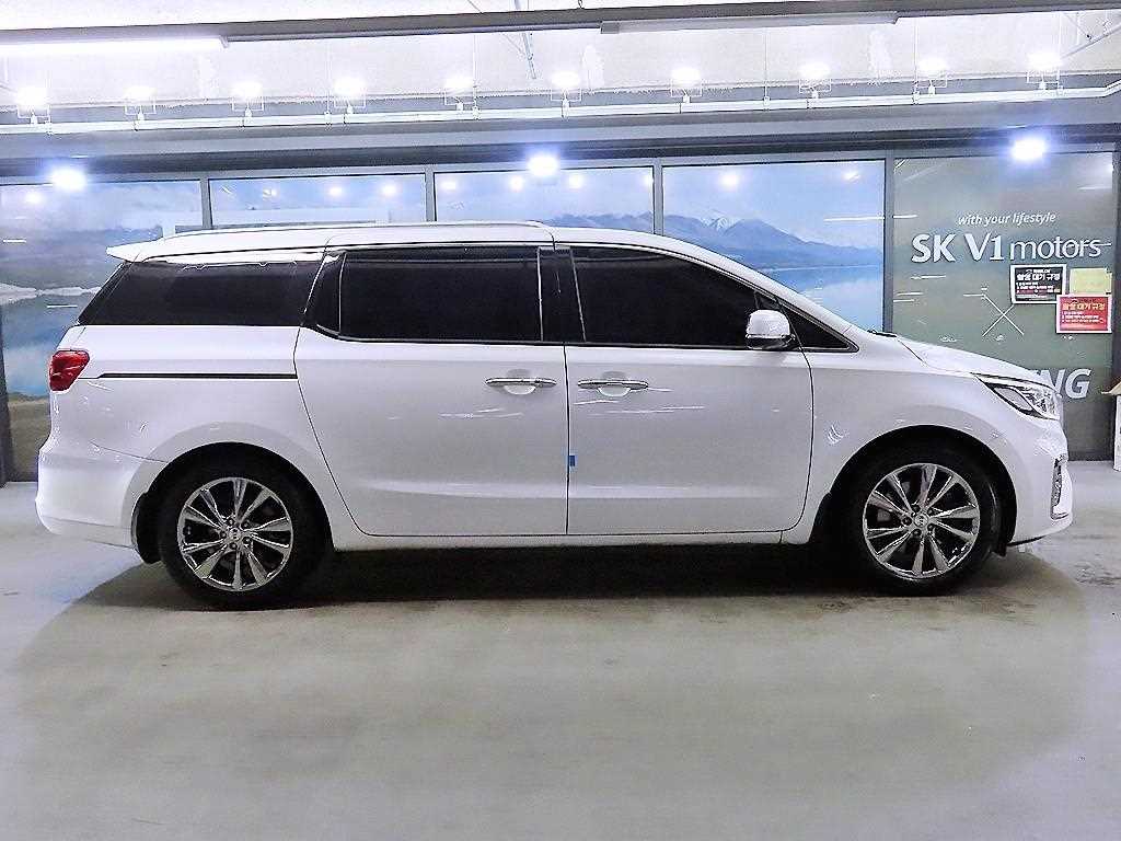 KIA Carnival - Vista 3