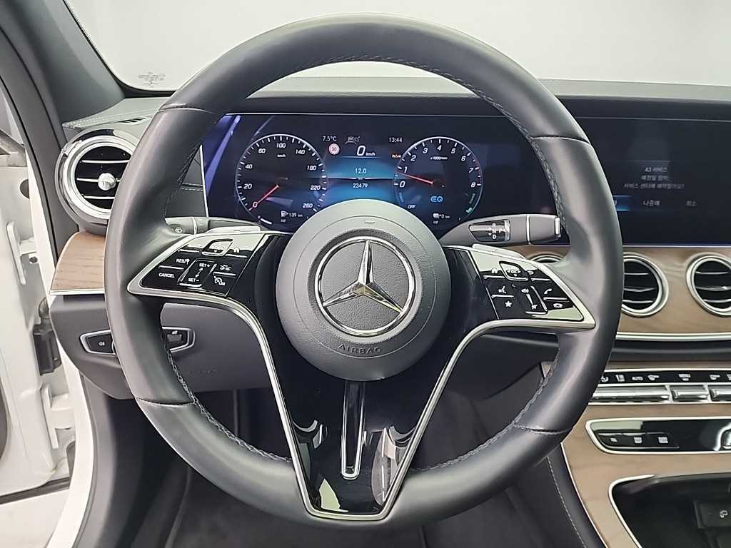 Mercedes Benz E class - Vista 9