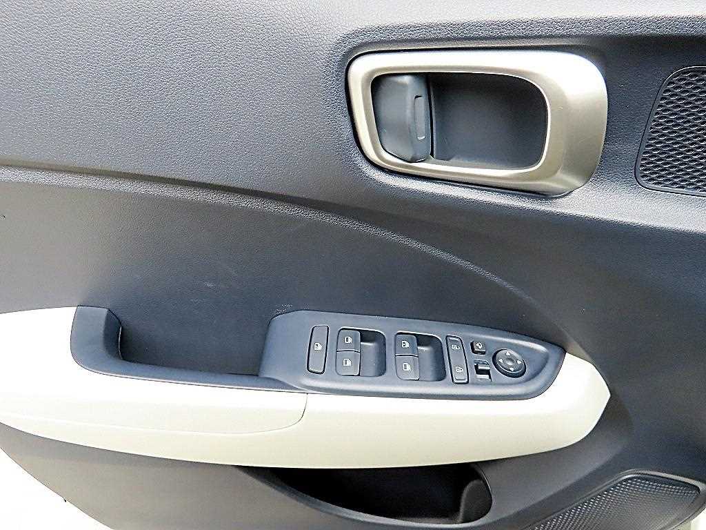 HYUNDAI Venue - Vista 11