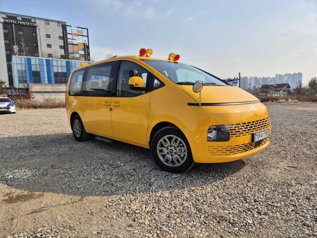 HYUNDAI Staria - Vista 2