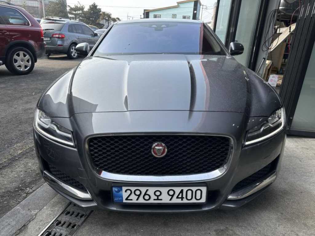 Jaguar XF