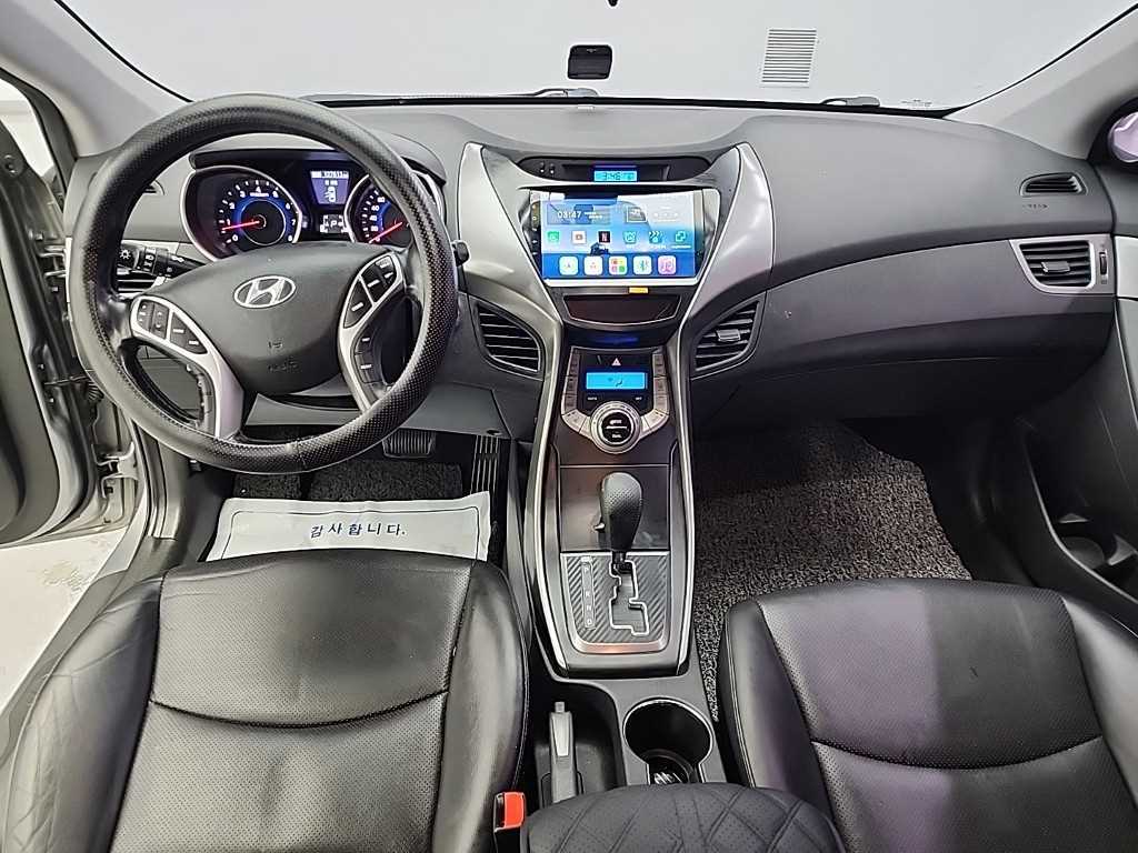 HYUNDAI Avante - Vista 7
