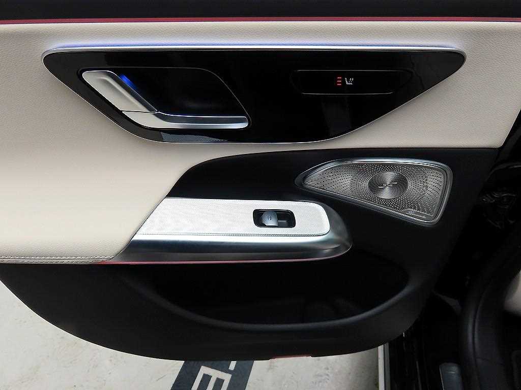 Mercedes Benz E class - Vista 12