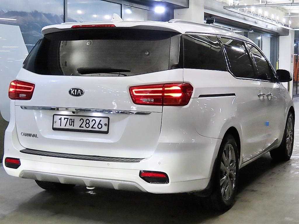 KIA Carnival - Vista 4