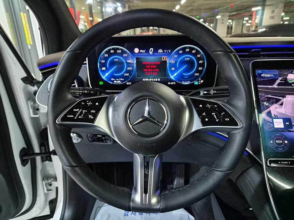 Mercedes Benz EQE - Vista 8