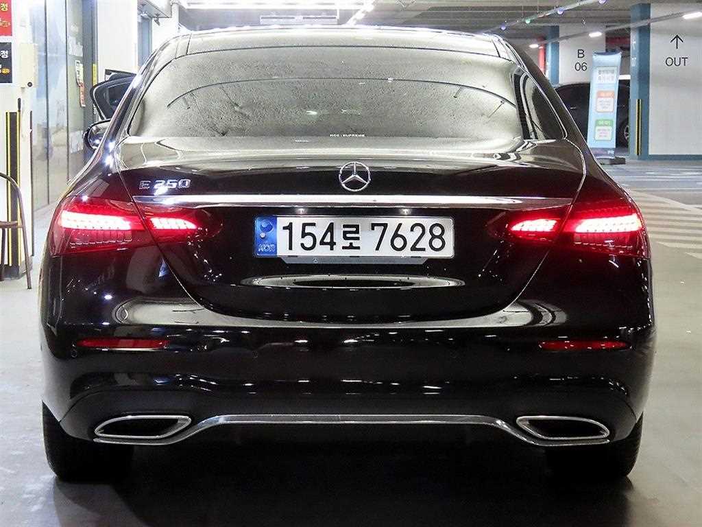 Mercedes Benz E class - Vista 5