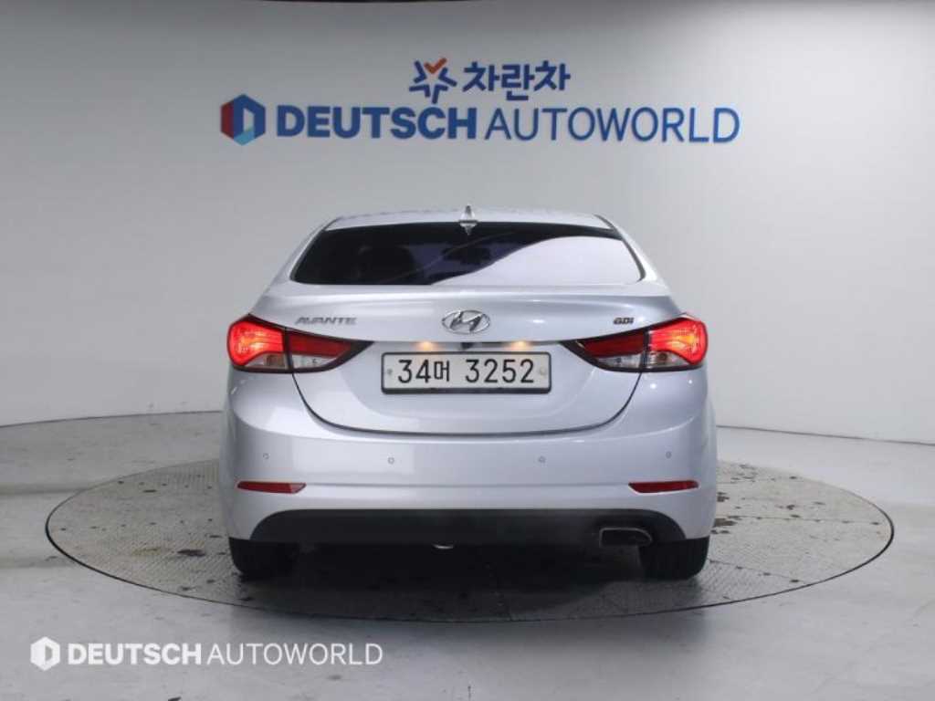 HYUNDAI Avante - Vista 4