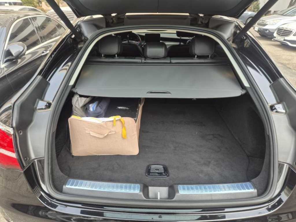 Mercedes Benz GLC Class - Vista 5