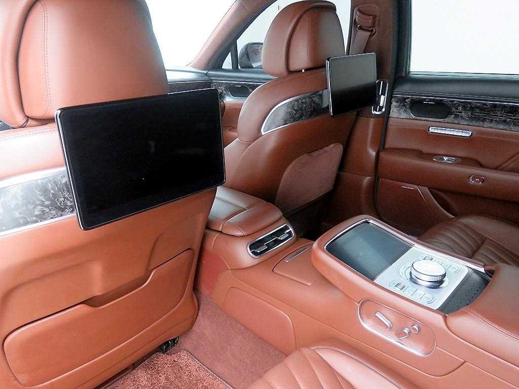 Genesis G90 - Vista 9