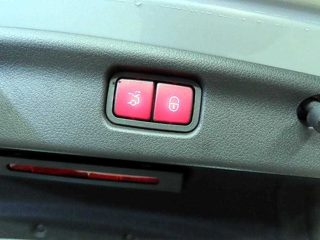 Mercedes Benz C Class 2023 Plateado - Importación desde Corea - HF Imports Iquique - Foto 17