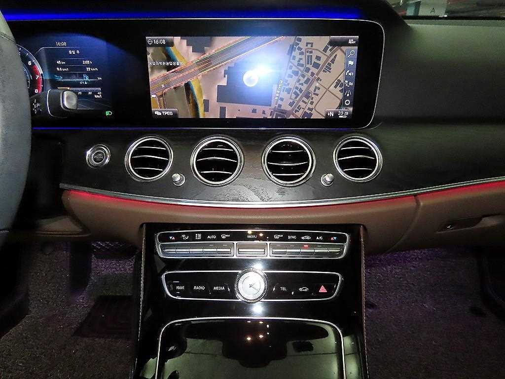 Mercedes Benz E class - Vista 11