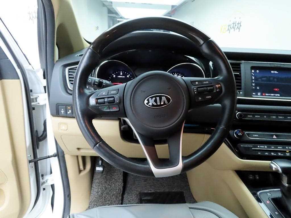 KIA Carnival - Vista 7