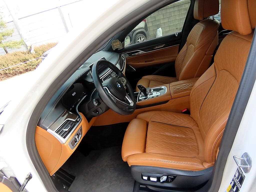 BMW 7 Series - Vista 5