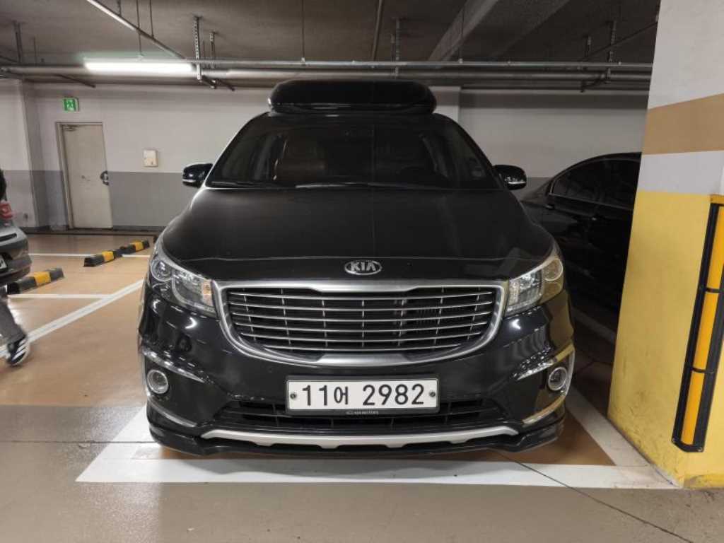 KIA Carnival 2016 Negro - Importación desde Corea - HF Imports Iquique - Foto 1