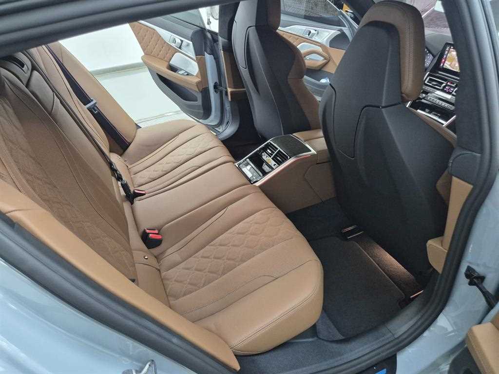 BMW 8 Series 2024 Gris - Importación desde Corea - HF Imports Iquique - Foto 14