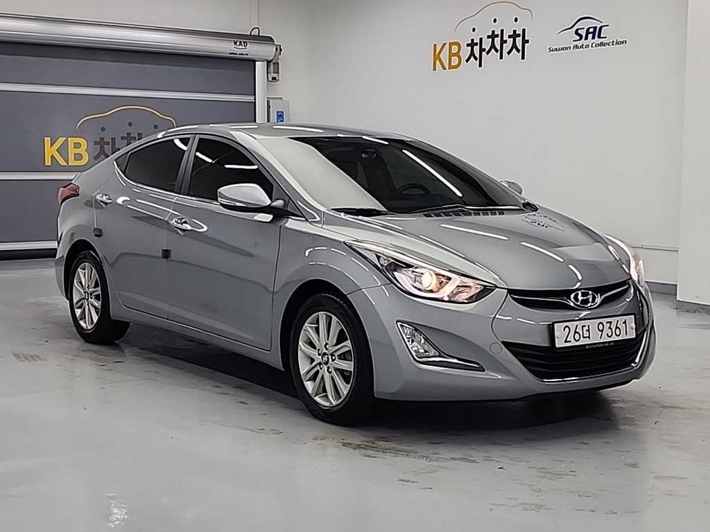 HYUNDAI Avante - Vista 4