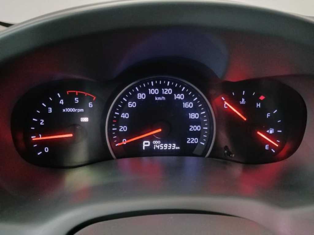 KIA Carnival - Vista 8