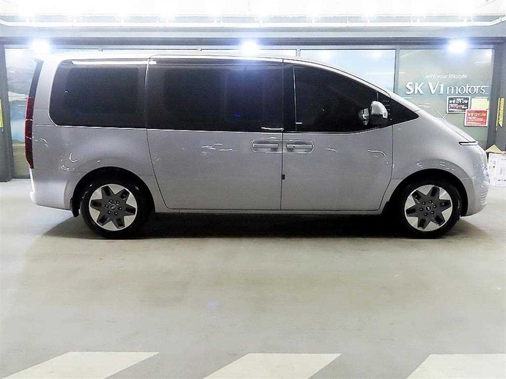 HYUNDAI Staria - Vista 3