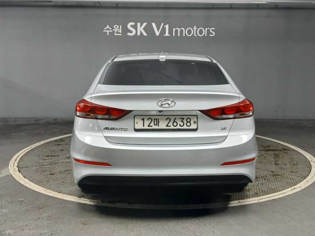 HYUNDAI Avante - Vista 5