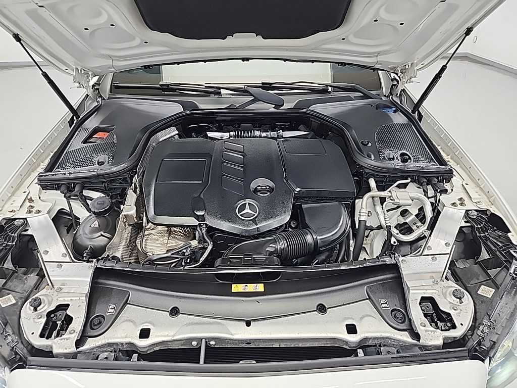 Mercedes Benz E class - Vista 5