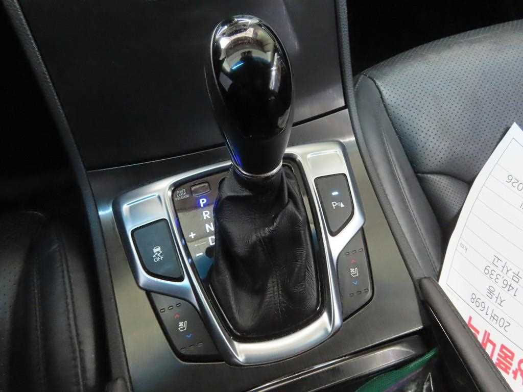 HYUNDAI Grandeur - Vista 12