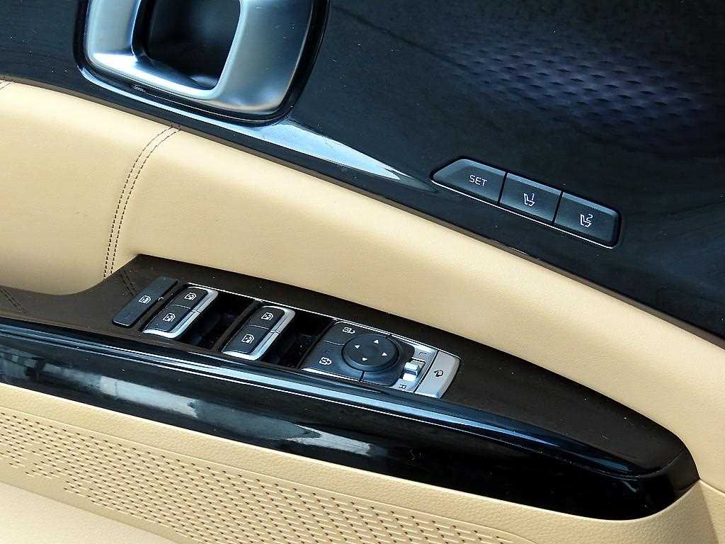 KIA Carnival - Vista 11