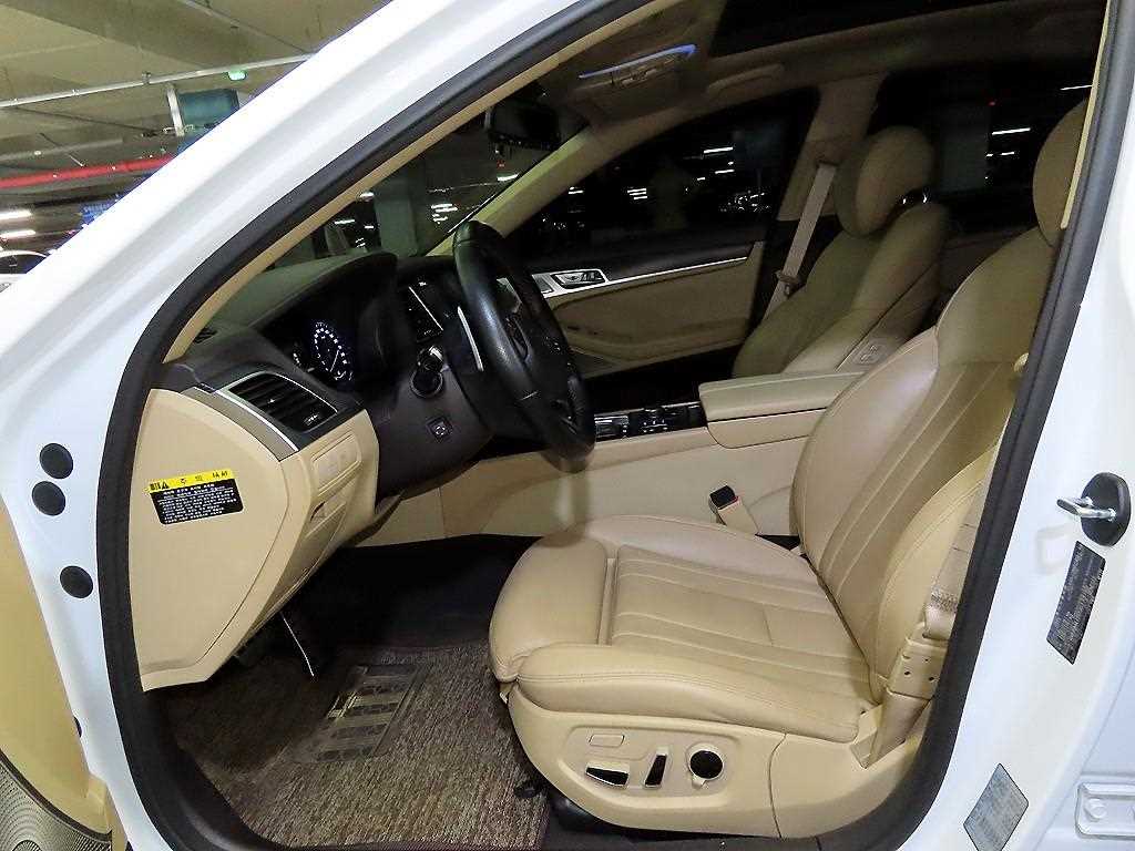 HYUNDAI Genesis - Vista 7