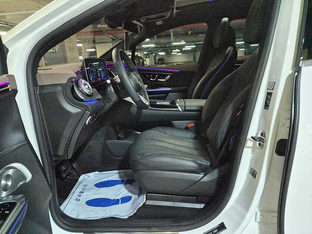 Mercedes Benz EQE - Vista 6