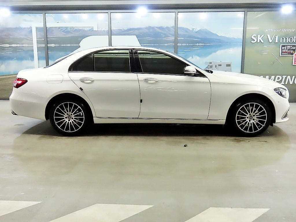 Mercedes Benz E class - Vista 3