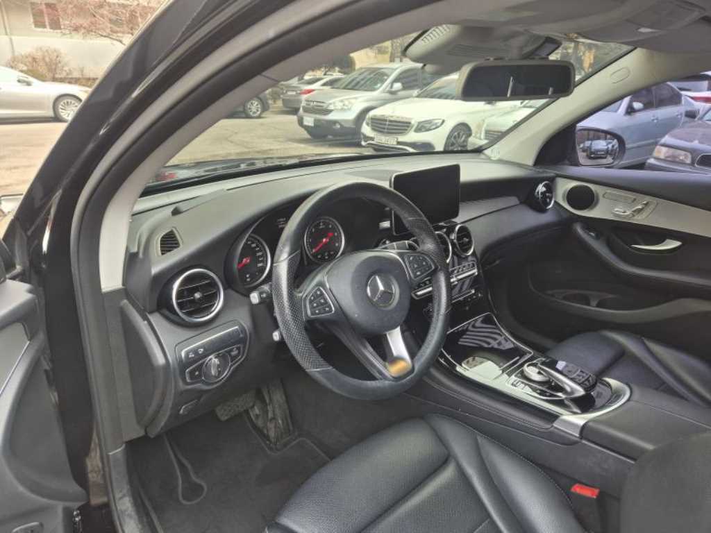 Mercedes Benz GLC Class - Vista 9