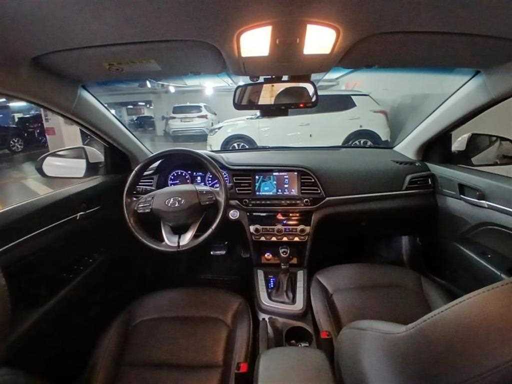 HYUNDAI Avante - Vista 6