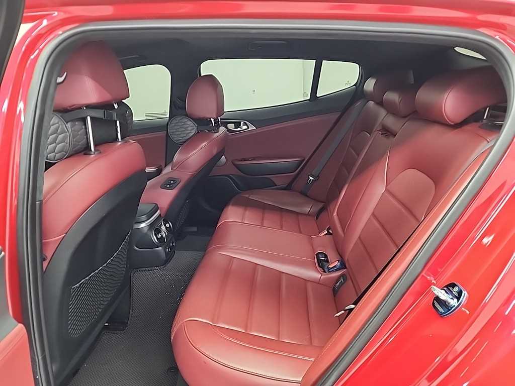 KIA Stinger - Vista 12