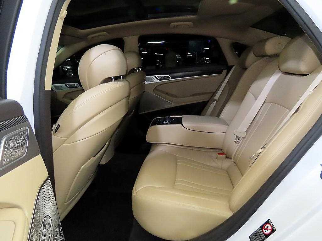 HYUNDAI Genesis - Vista 8