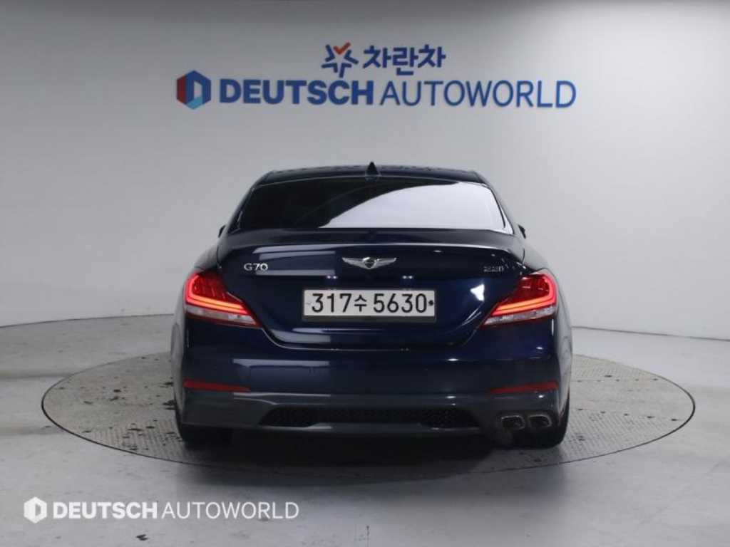 Genesis G70 - Vista 4