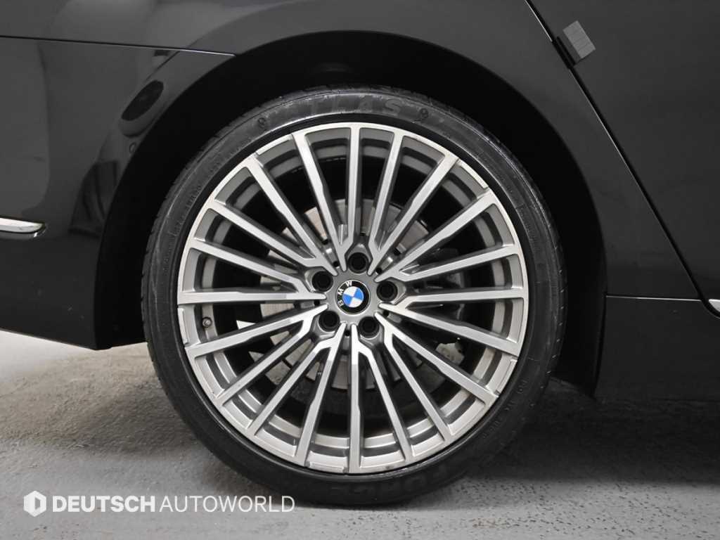 BMW 7 Series - Vista 5