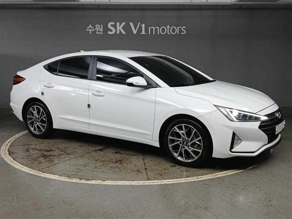 HYUNDAI Avante - Vista 2