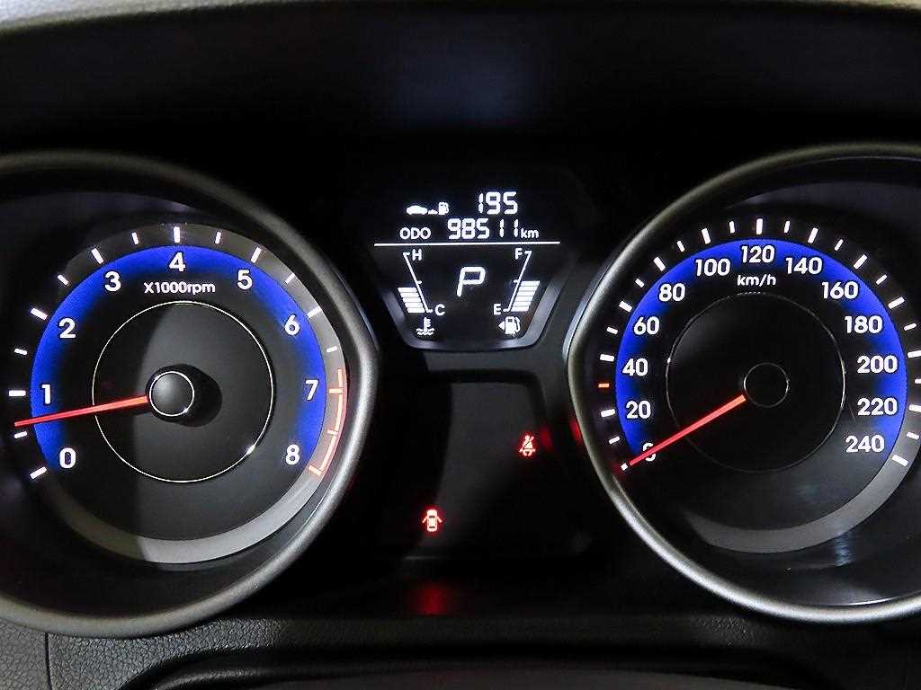 HYUNDAI Avante - Vista 9