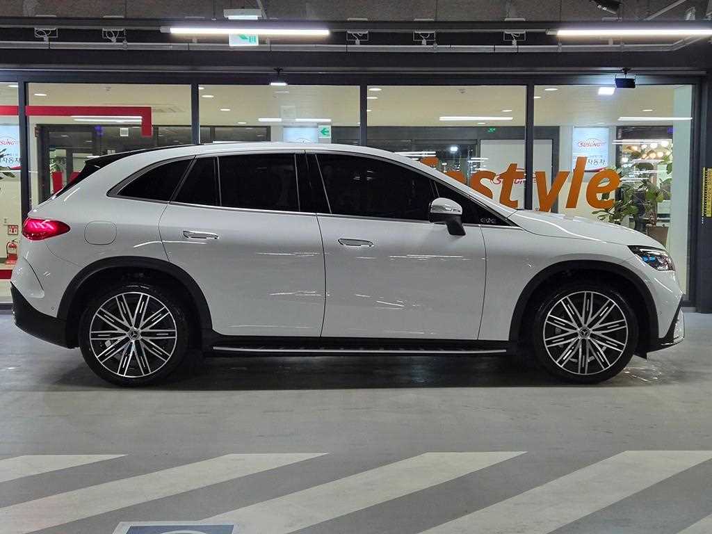 Mercedes Benz EQE - Vista 3