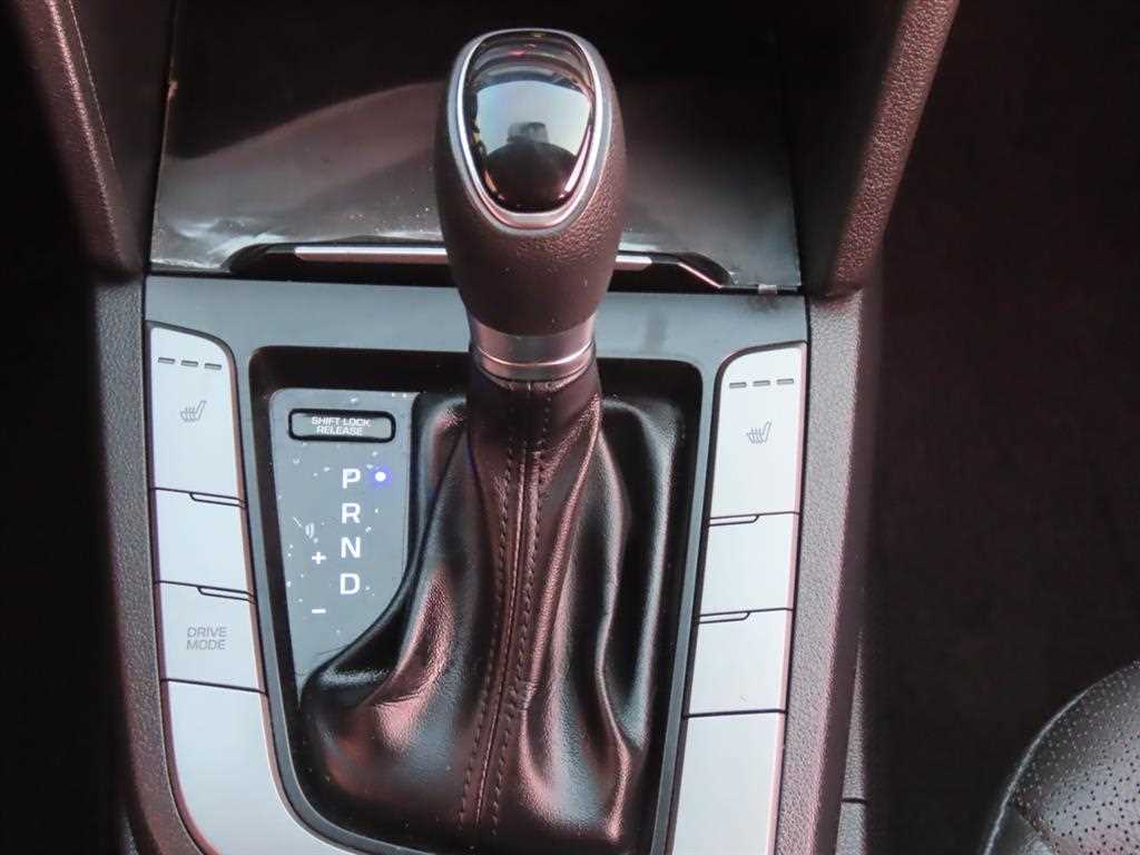 HYUNDAI Avante - Vista 10