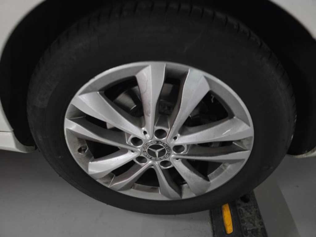 Mercedes Benz C Class - Vista 4