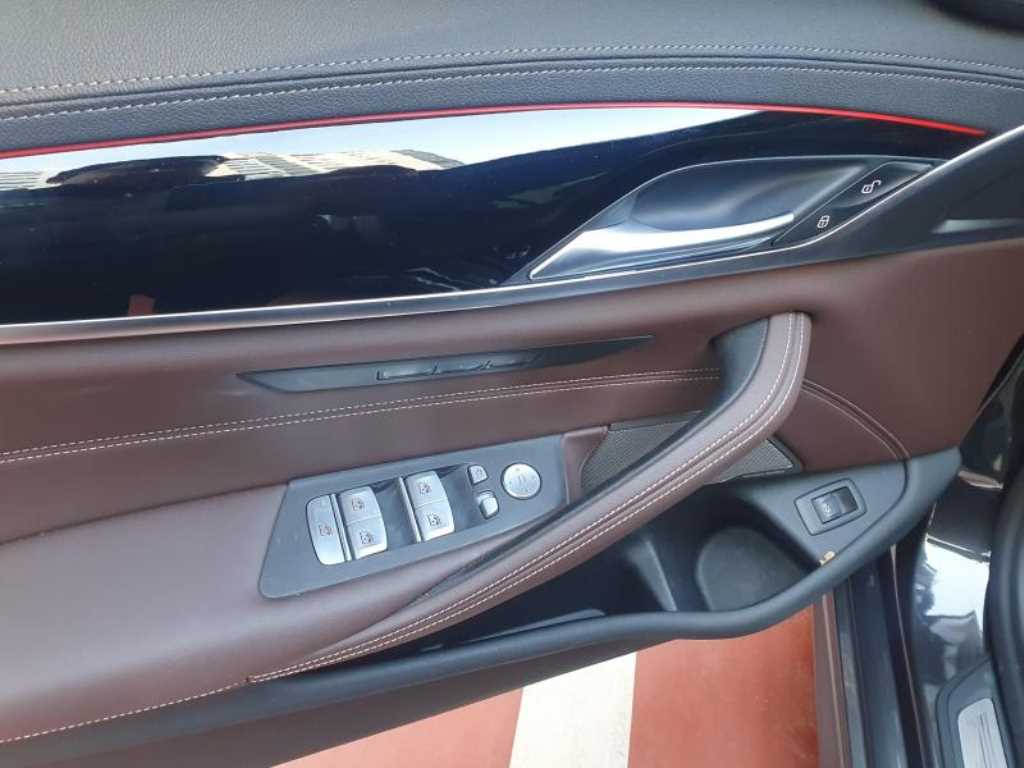 BMW 5 Series - Vista 5