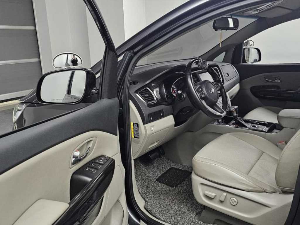 KIA Carnival - Vista 9