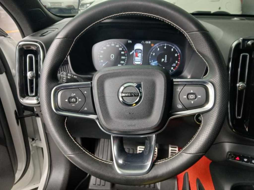 Volvo XC40 - Vista 8