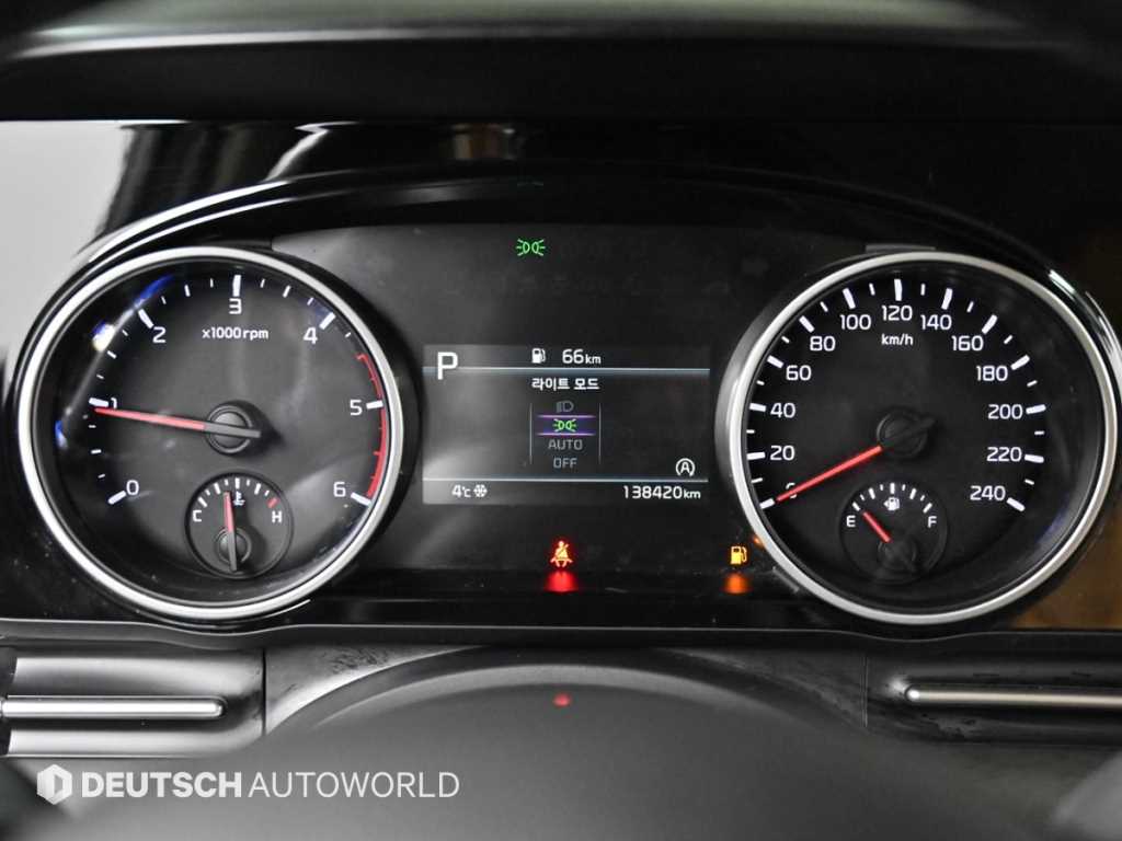 KIA Carnival - Vista 8