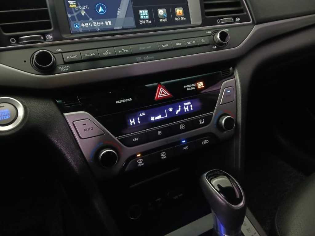 HYUNDAI Avante 2018 Plateado - Importación desde Corea - HF Imports Iquique - Foto 14