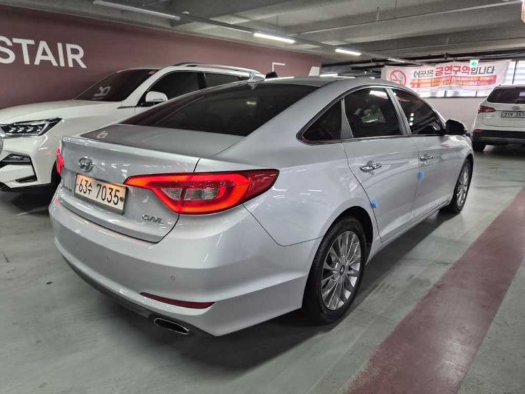 HYUNDAI Sonata - Vista 3