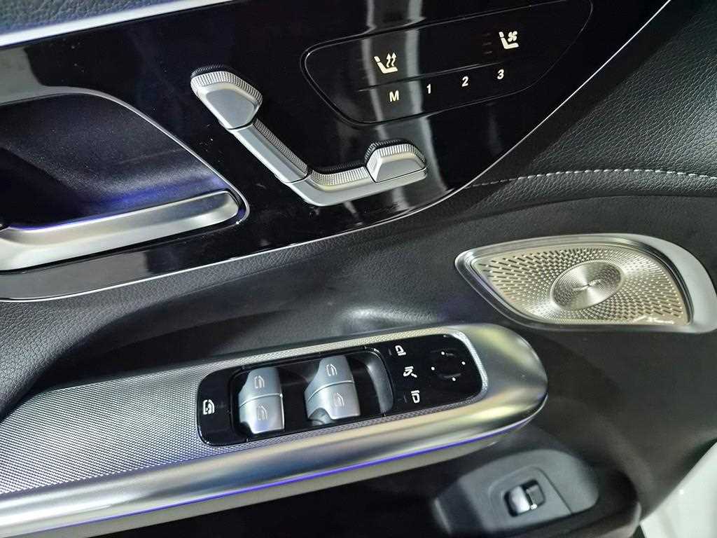 Mercedes Benz EQE - Vista 12